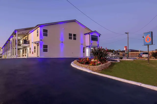 Photo 1 - Motel 6 Commerce, GA
