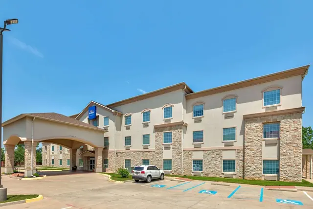 Photo 1 - Baymont Inn & Suites by Wyndham Glen Rose