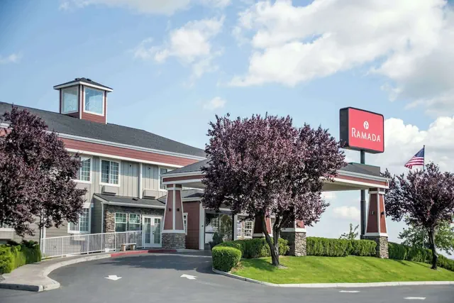 Photo 1 - Ramada by Wyndham Moses Lake