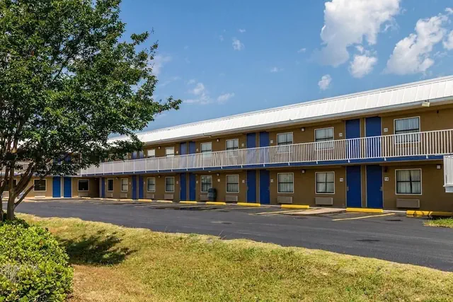 Photo 1 - Econo Lodge Mineral Wells