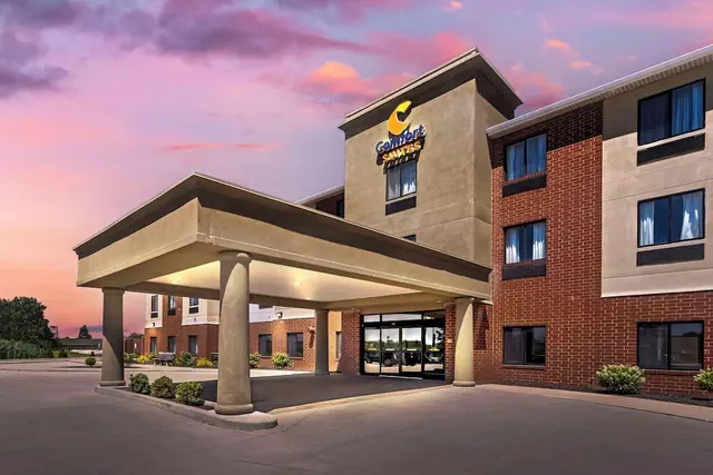 Photo 1 - Comfort Suites Merrillville near US 30
