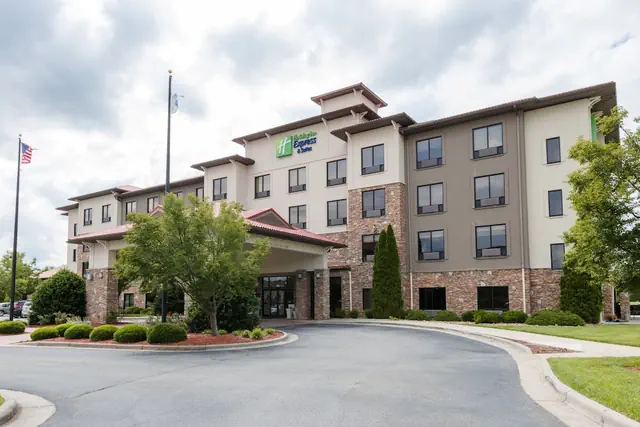 Photo 1 - Holiday Inn Express & Suites Lexington NW-The Vineyard by IHG