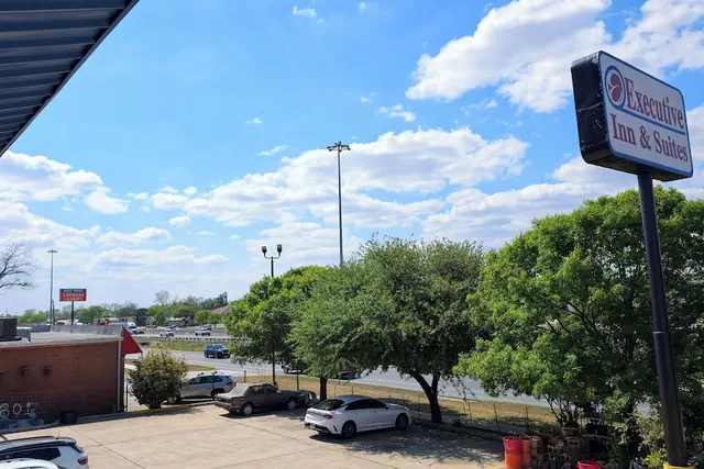 Photo 1 - Executive Inn & Suites San Marcos, TX