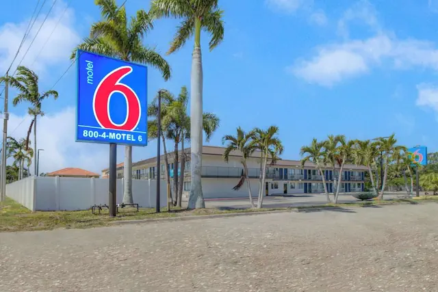 Photo 1 - Motel 6 Venice, FL