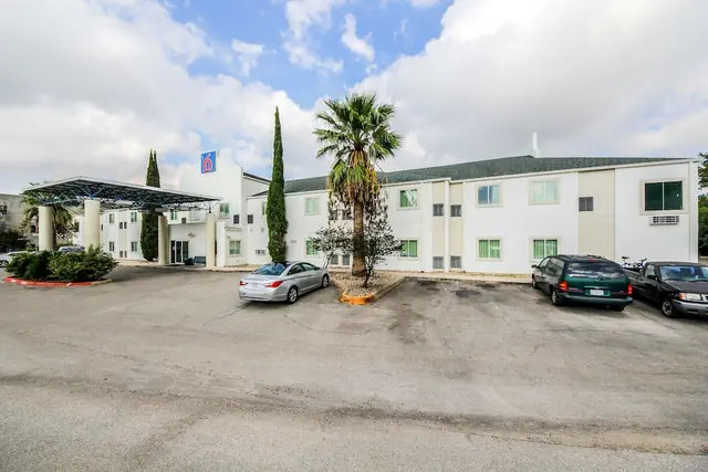 Photo 1 - Motel 6 New Braunfels, TX