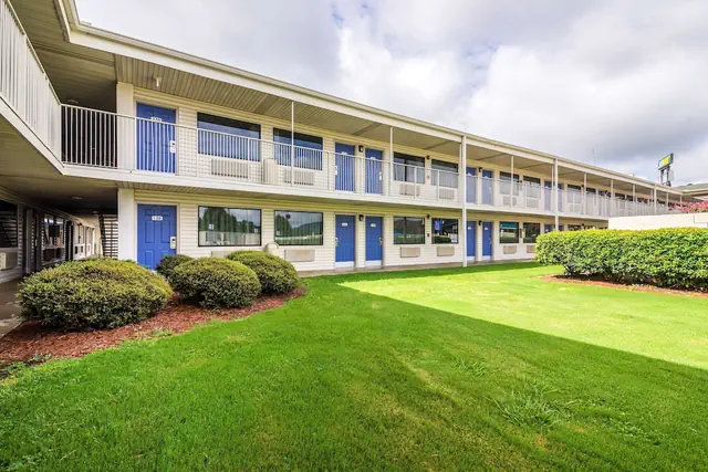 Photo 1 - Motel 6 Anniston, AL