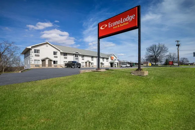 Photo 1 - Econo Lodge Inn & Suites Canandaigua - Fingers Lake Area