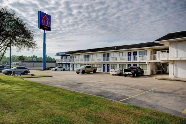 Photo 1 - Motel 6 Port Allen, LA - Baton Rouge