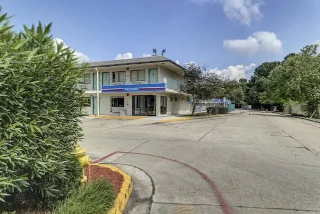 Photo 1 - Studio 6 Lafayette, LA – I-10 & I-49 N