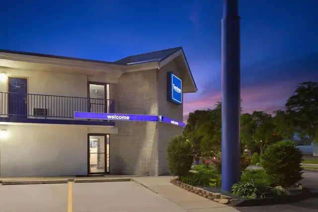 Photo 1 - Travelodge by Wyndham Madison Heights MI