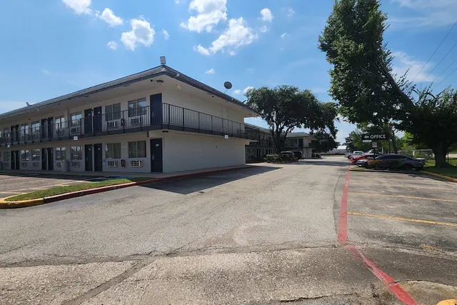 Photo 1 - Motel 6 Conroe, TX