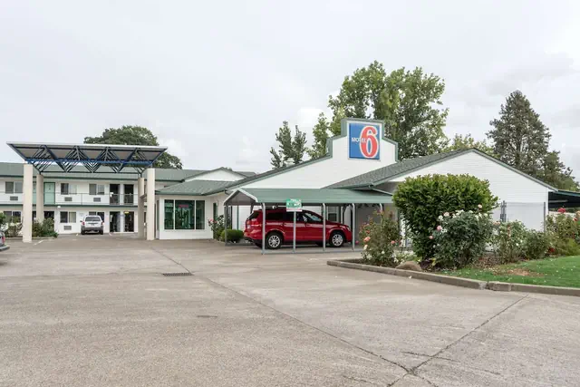 Photo 1 - Motel 6 Albany, OR