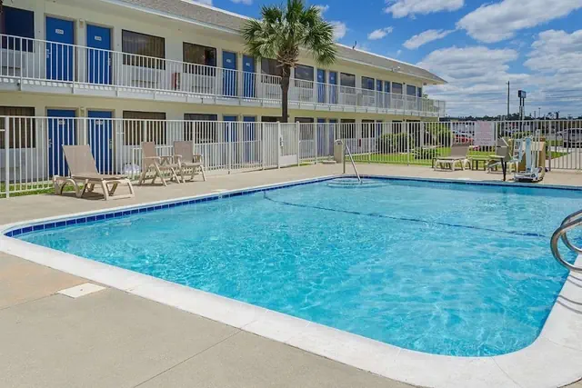 Photo 1 - Motel 6 Gulfport, MS – Airport