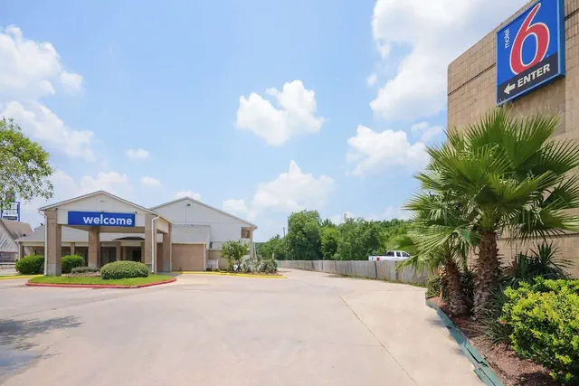 Photo 1 - Motel 6 Baytown, TX - Baytown East