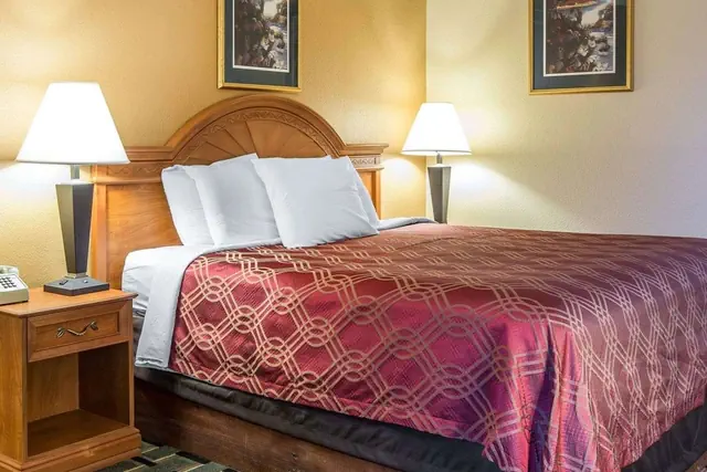 Photo 1 - Econo Lodge Dalton West