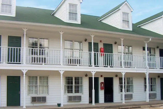 Photo 1 - Stratford Motor Inn East Ellijay