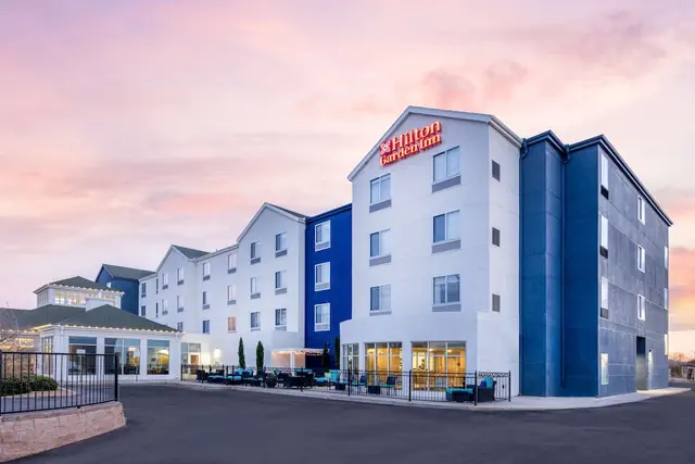 Photo 1 - Hilton Garden Inn Albuquerque / Journal Center