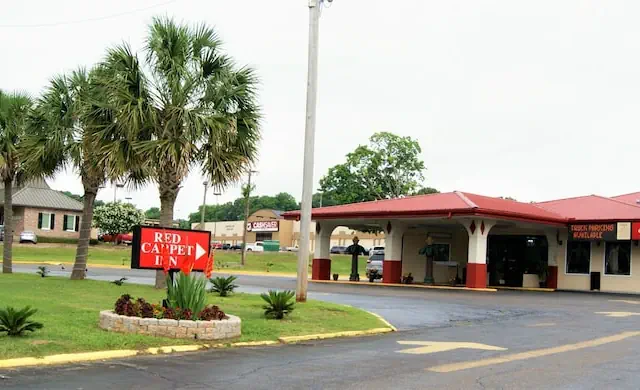 Photo 1 - Red Carpet Inn