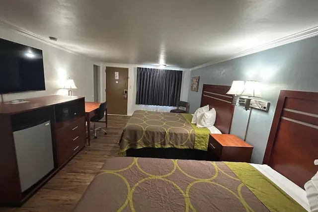 Photo 1 - Econo Lodge Palmyra - Hershey