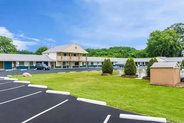 Photo 1 - Econo Lodge Palmyra - Hershey