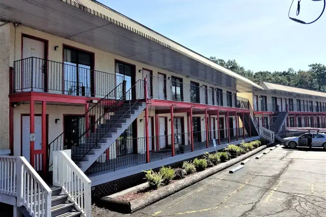 Photo 1 - Econo Lodge Inn & Suites Lake Harmony - Pocono Mountains Area