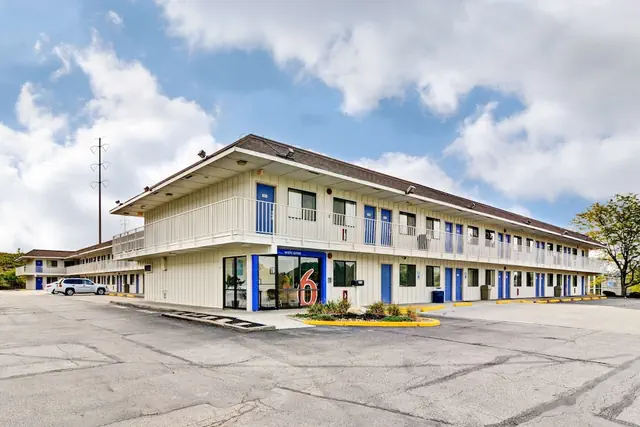 Photo 1 - Motel 6 Pittsburgh, PA - Crafton