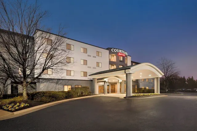 Photo 1 - Courtyard by Marriott Potomac Mills Woodbridge