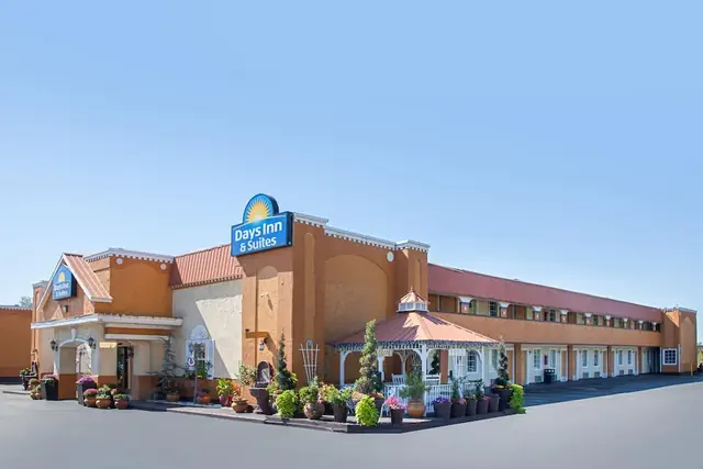 Photo 1 - Days Inn & Suites by Wyndham Terre Haute