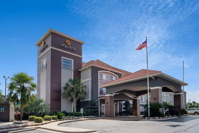 Photo 1 - La Quinta Inn & Suites by Wyndham Prattville