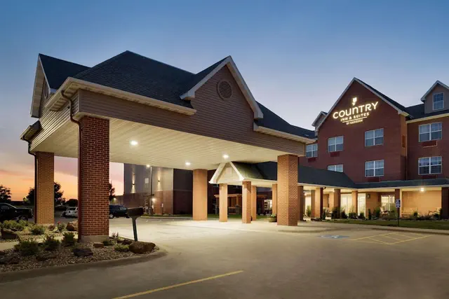 Photo 1 - Country Inn & Suites by Radisson, Coralville, IA