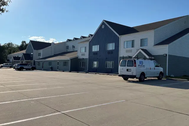 Photo 1 - Days Inn & Suites by Wyndham Williamsburg IA North
