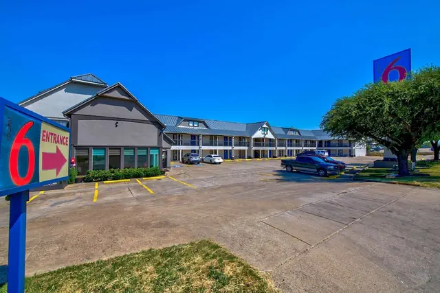 Photo 1 - Motel 6 Fort Worth, TX - White Settlement