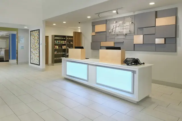 Photo 1 - Holiday Inn Express Hotel & Suites Magnolia-Lake Columbia by IHG