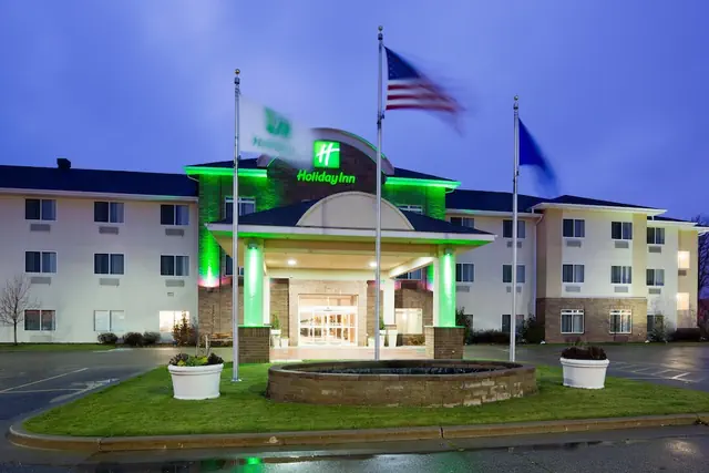 Photo 1 - Holiday Inn & Conference Center Marshfield by IHG
