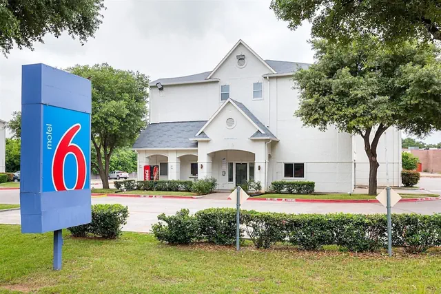 Photo 1 - Motel 6 Grand Prairie, TX - Near Six Flags Drive