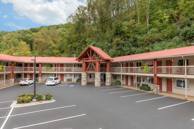 Photo 1 - Econo Lodge Cherokee Near Island Park