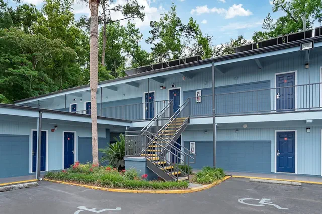 Photo 1 - Econo Lodge Tallahassee Downtown - University