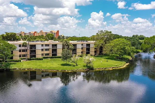 Photo 1 - Vacation Village at Bonaventure, Fort Lauderdale