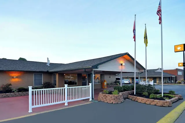 Photo 1 - M star Hotel Searcy