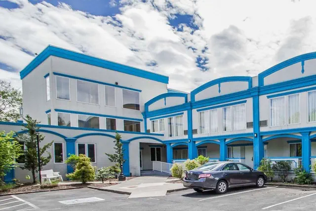 Photo 1 - Econo Lodge Inn & Suites Old Saybrook Westbrook