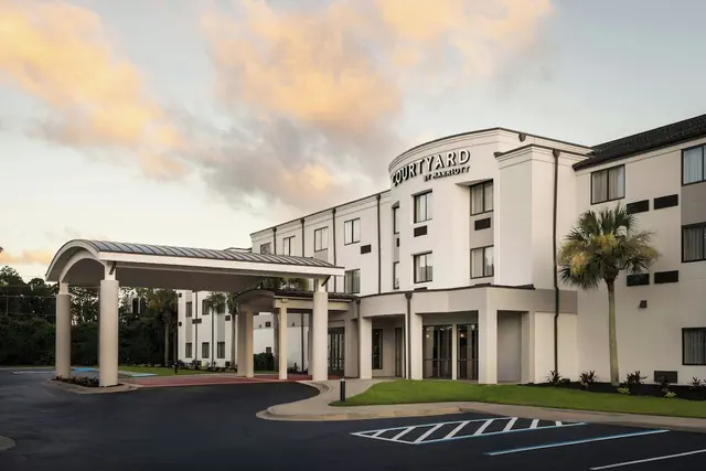 Photo 1 - Courtyard by Marriott Brunswick