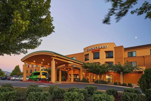 Photo 1 - Courtyard by Marriott Medford Airport
