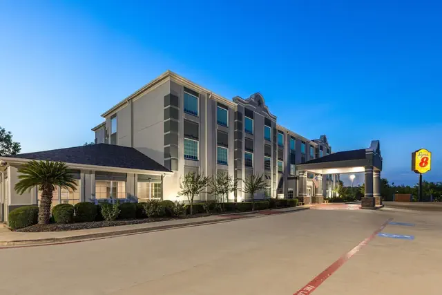 Photo 1 - Super 8 by Wyndham San Antonio/Alamodome Area