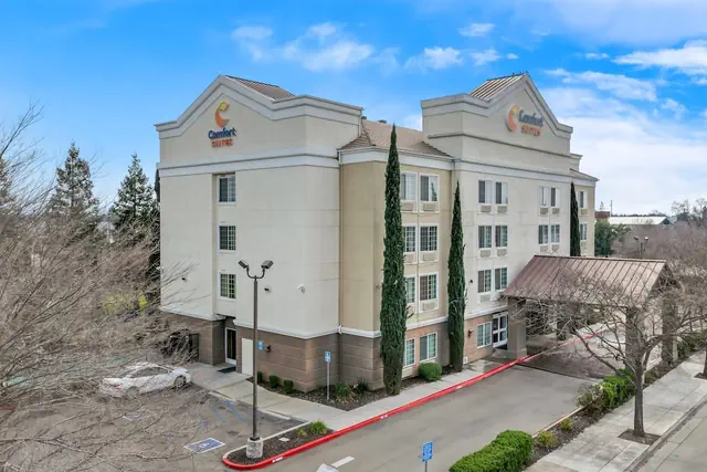 Photo 1 - Comfort Suites Clovis - Fresno