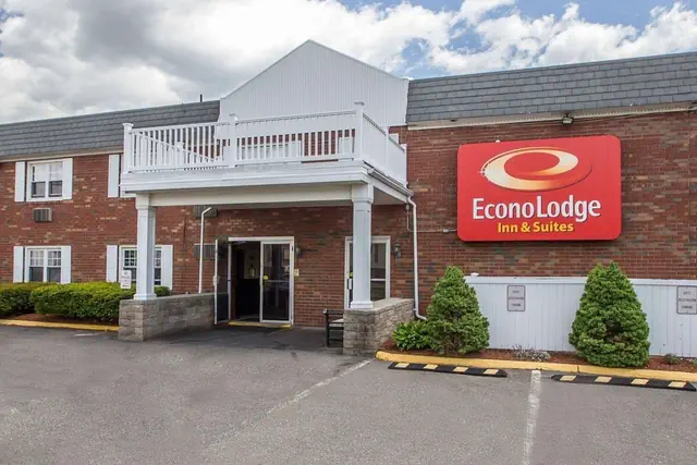 Photo 1 - Econo Lodge Inn & Suites Windsor Locks Bradley Airport