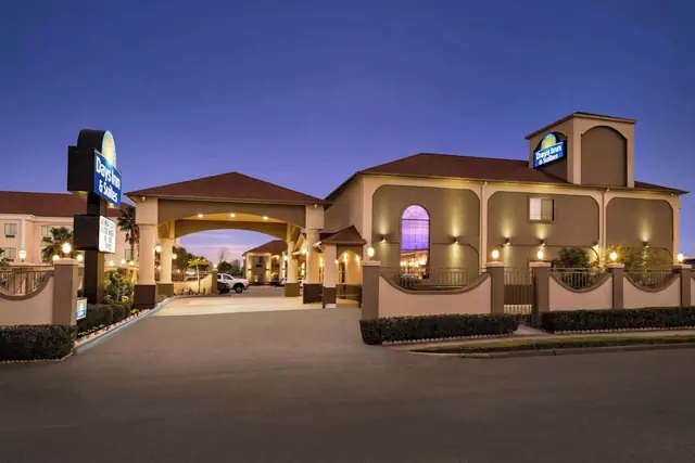 Photo 1 - Days Inn & Suites by Wyndham Houston Hobby Airport