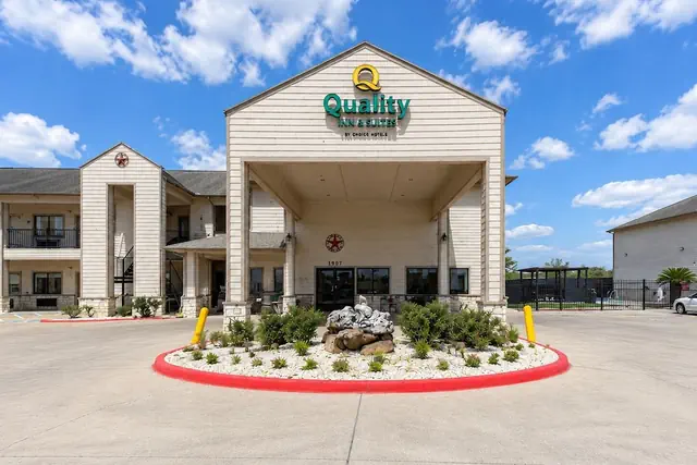 Photo 1 - Quality Inn & Suites Victoria South