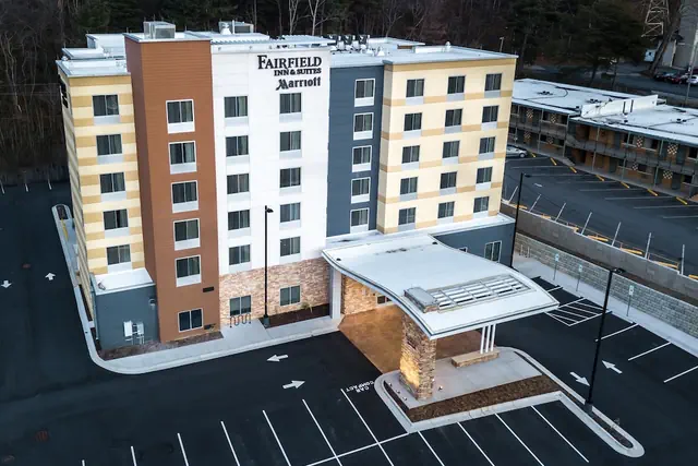 Photo 1 - Fairfield Inn & Suites by Marriott Asheville Tunnel Road