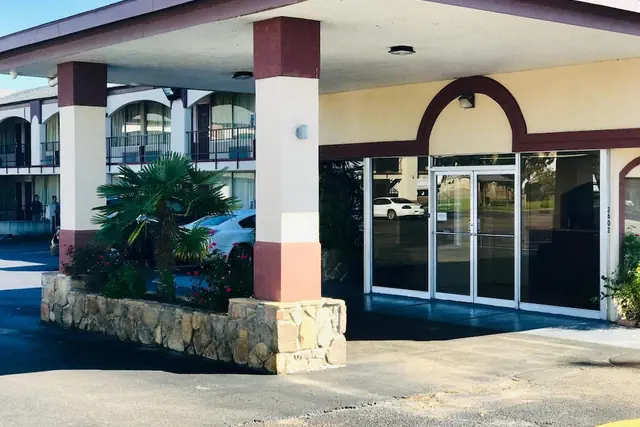 Photo 1 - Executive Inn