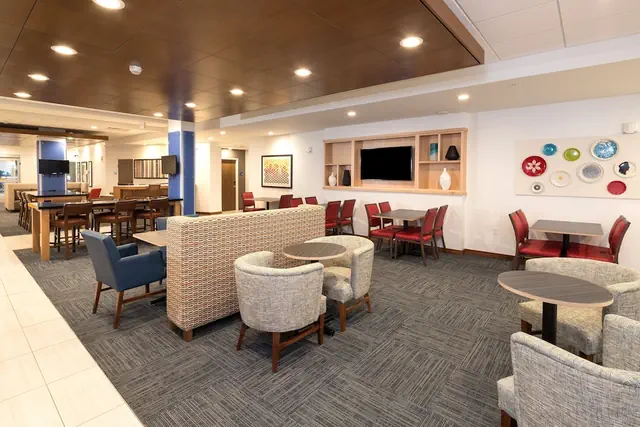 Photo 1 - Holiday Inn Express & Suites Gaylord by IHG